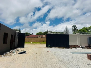 2 Bedroom Flat & Apartment