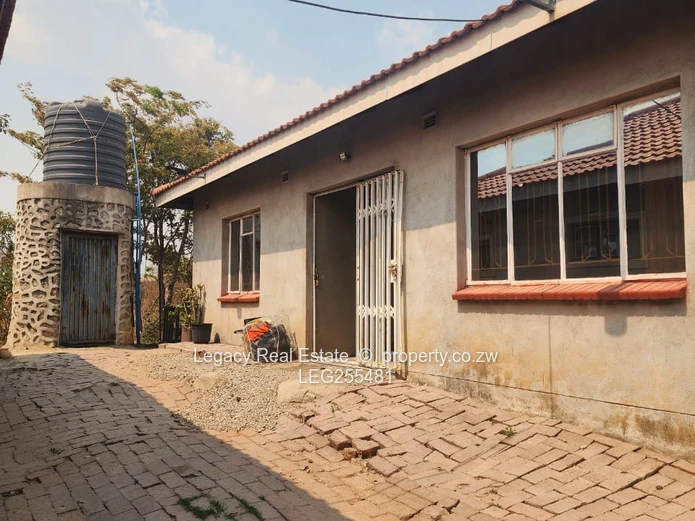 Solid Cottage with Borehole & Modern Kitchen — Zimre Park For Rent.