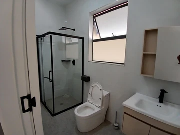 2 Bedroom Flat & Apartment