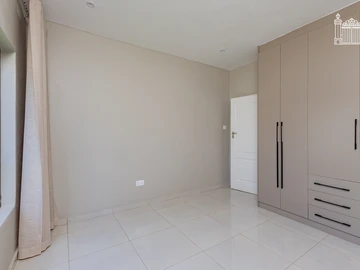 2 Bedroom Flat & Apartment