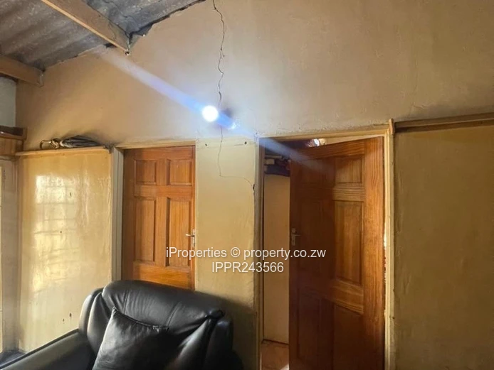 4-Bed House in Zengeza 2 with Secure Walled Yard (Sole Mandate)