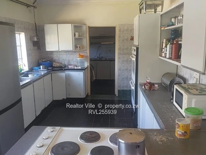 Glen Lorne 5-Bed Townhouse Complex with Pool & Borehole