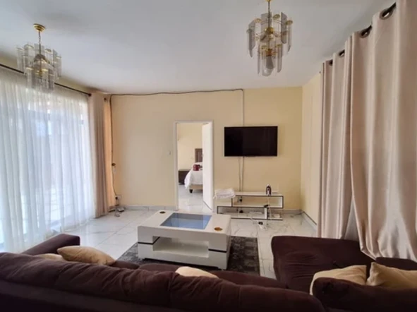 2 Bedroom Flat & Apartment