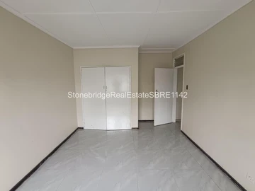 2 Bedroom Flat & Apartment