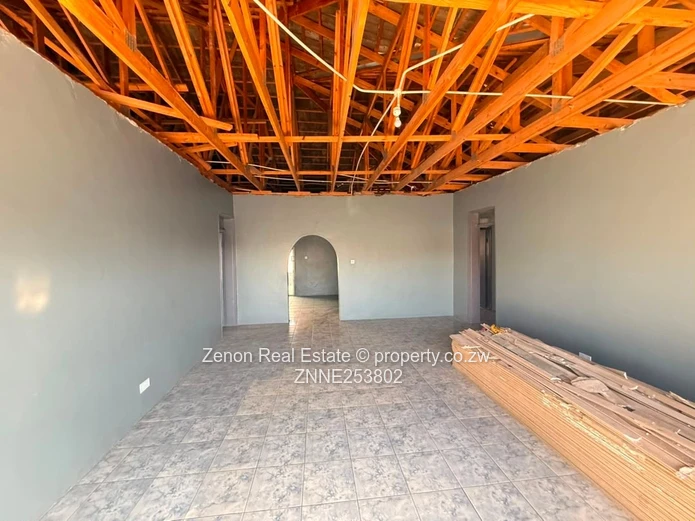 Ruwa Chipukutu Park. 5 Bedroomed House. $140K , 806sqm.deeds