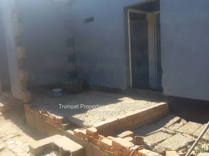 Basic 2-Bed Mufakose Home - 400 sqm, Good ZESA, title deeds