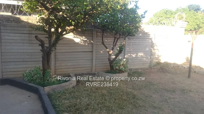 Zengeza 5 , 8 roomed house on 400sqm 45k deeds