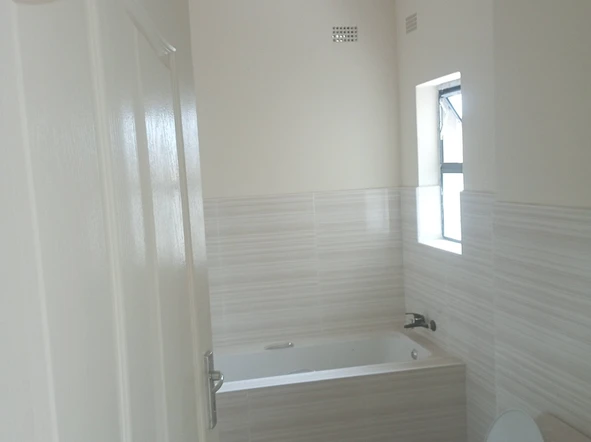 2 Bedroom Flat & Apartment