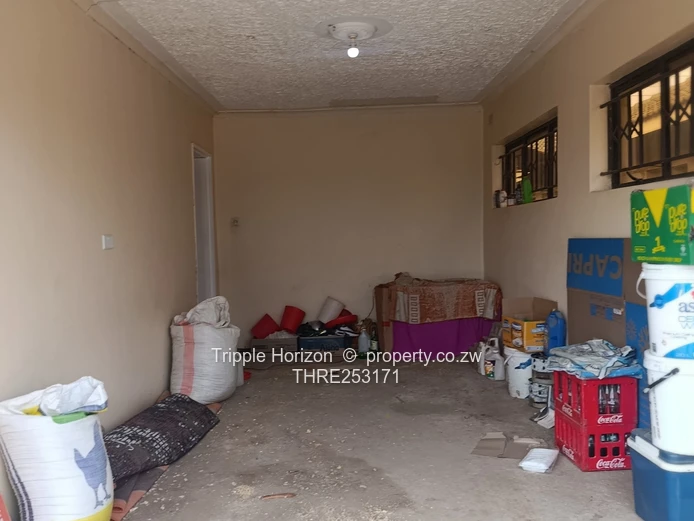 Riddle ridge Morden 3-Bed Home with Garage & Borehole 