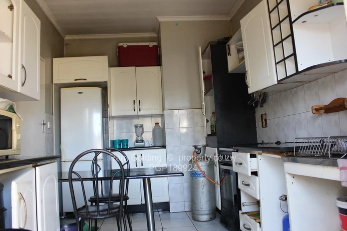 House for Sale in Queensdale. (Sole Mandate)