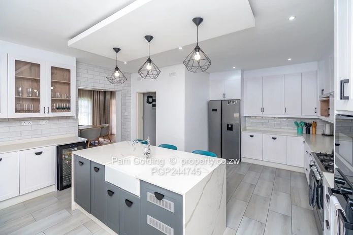 Move In Ready Compact Modern Family Home!!!! (Sole Mandate)