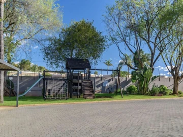 2 Bedroom Flat & Apartment