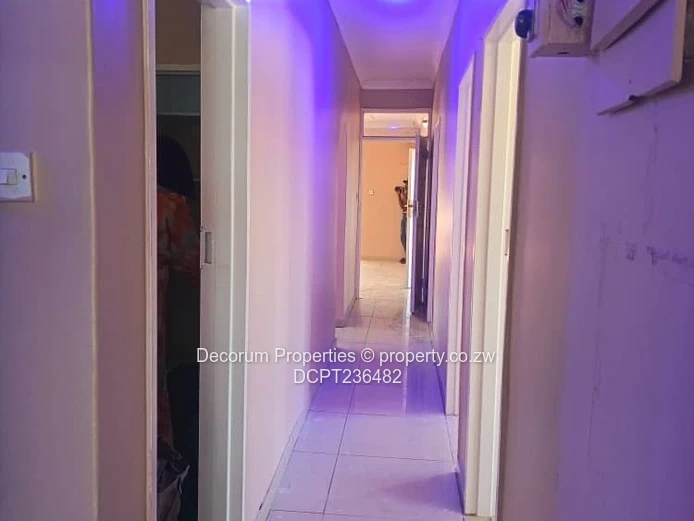 Marlborough 4-Bed Home — Paved Drive, Water Tank & Secure