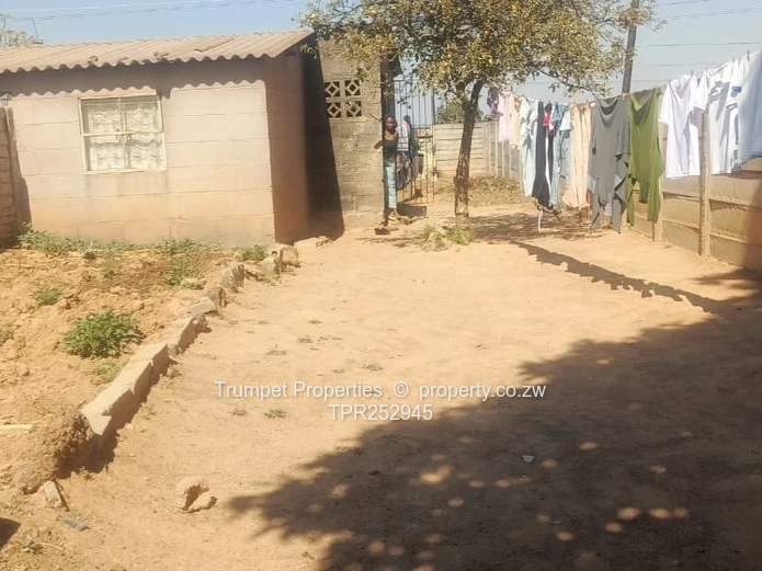 Secure Walled 1-Bed Home with Yard in Mkoba