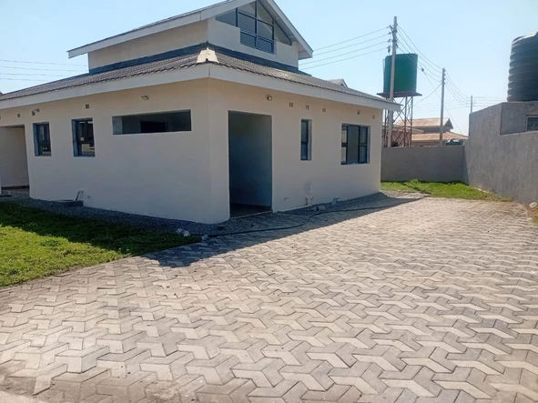 4 Bedroom Flat & Apartment