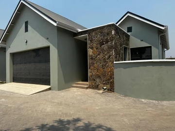 3 Bedroom Flat & Apartment