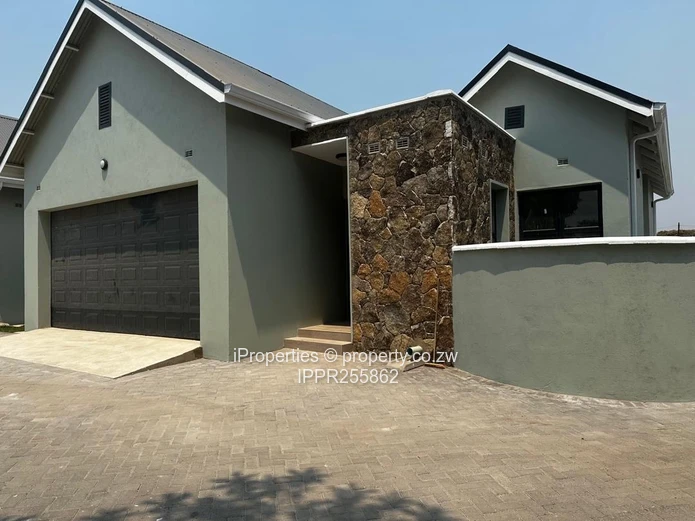 Modern 3BR/3BA Garden Flat with Lock-Up Garage – Borrowdale West