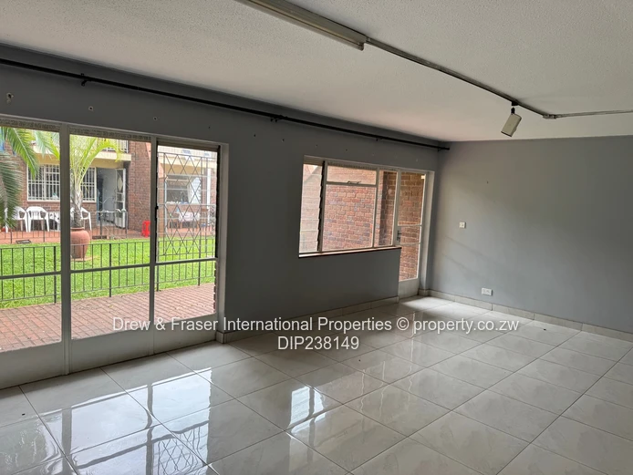 3 beds Duplex Flat available at Wansford Court for rent $1200