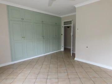 6 Bedroom House