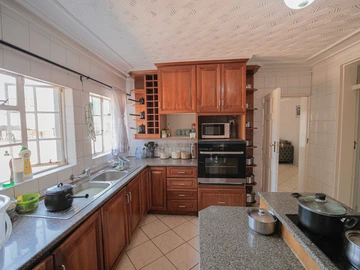5 Bedroom House