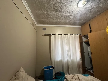 2 Bedroom Flat & Apartment