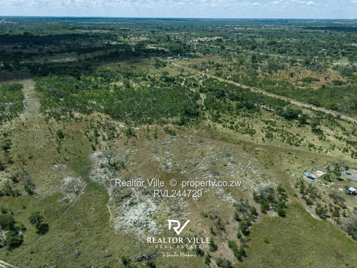 10,200 m² Plot for sale in Kadoma