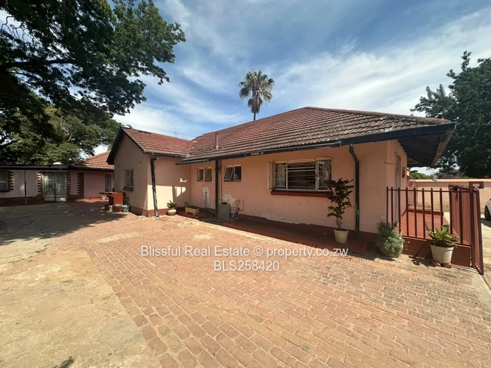 Gated 4-Bed Furnished House with Pool & Borehole, Hatfield