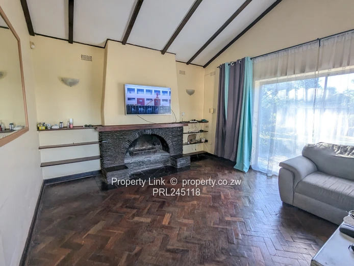 3 Bed 1.5 Bathroom House - Available 1 May