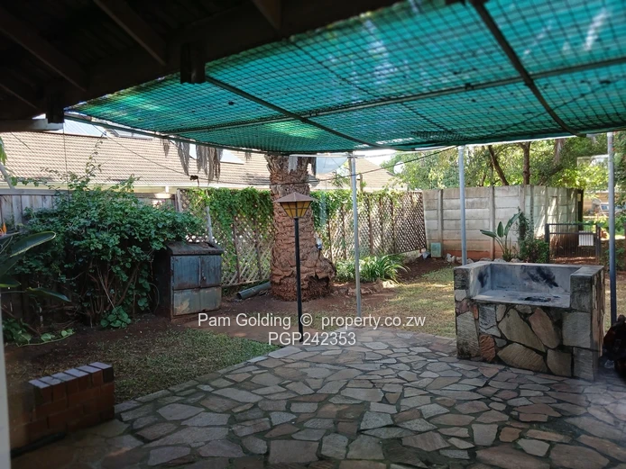 2 Bedroom Garden Flat in Secure Complex (Sole Mandate)