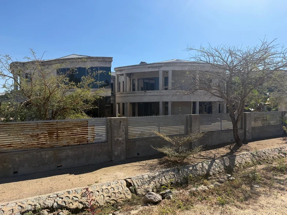 6 Bedroom House