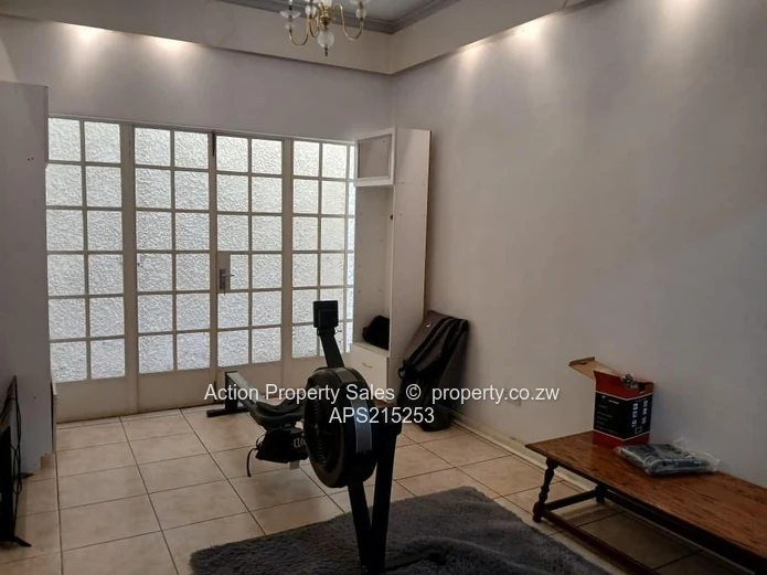 Neat Family Town House! 