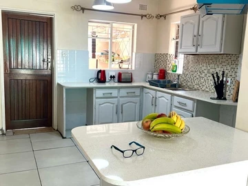 3 Bedroom Flat & Apartment