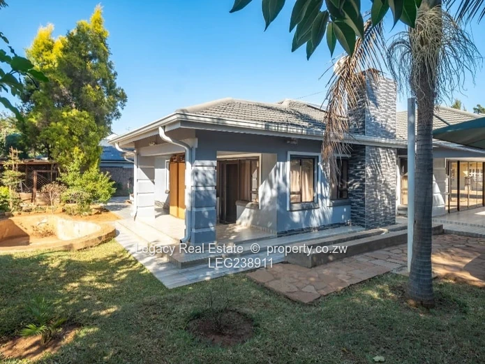 Ultra-Modern Executive Home – Strathaven Residence with Pool