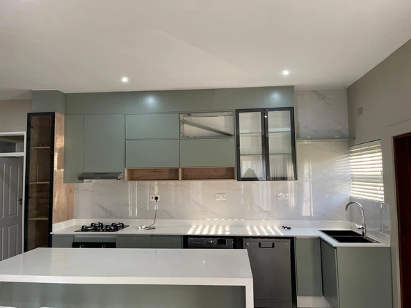 4 Bedroom Flat & Apartment