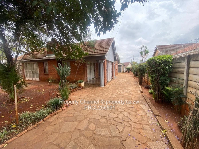 Prime Four Bedroomed House In Cranborne