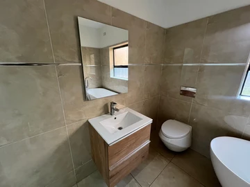 3 Bedroom Flat & Apartment