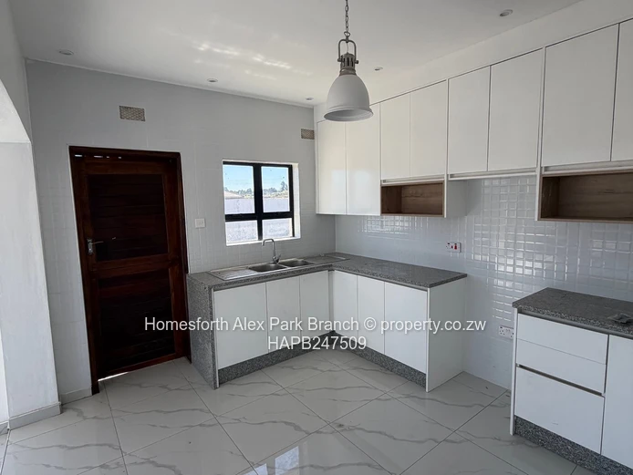 Hatfield Newly Built Cluster House For Sale (Sole Mandate)