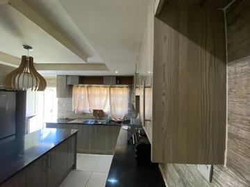 6 Bedroom House