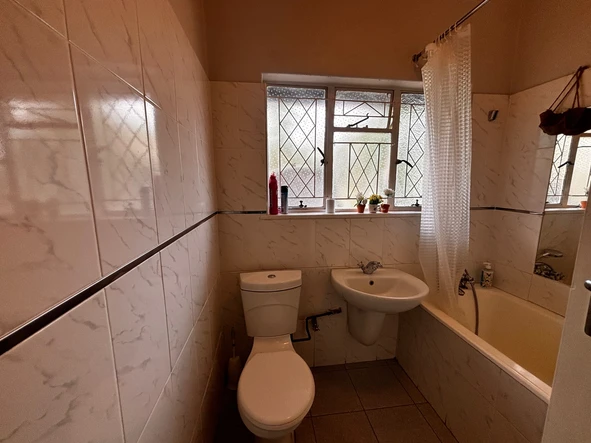 2 Bedroom Flat & Apartment