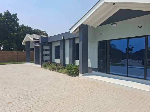 4 Bedroom Flat & Apartment