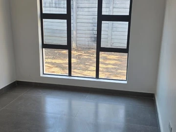 3 Bedroom Flat & Apartment