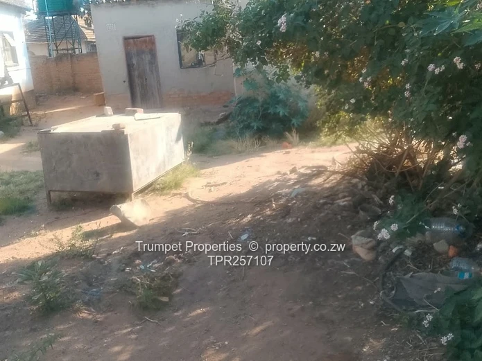 Modest 4-Bed Home on 2000 m² — Title deeds