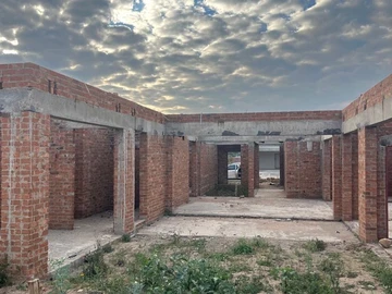 4 Bedroom Flat & Apartment