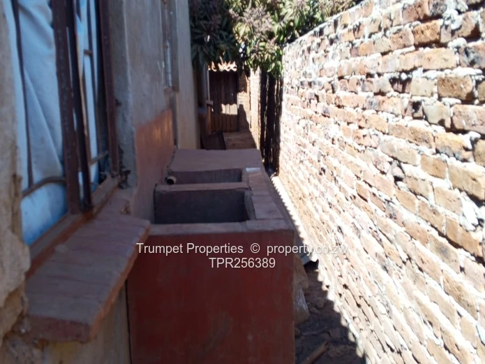 Hatcliffe 4-Bed Fixer with Covered Verandah & Yard