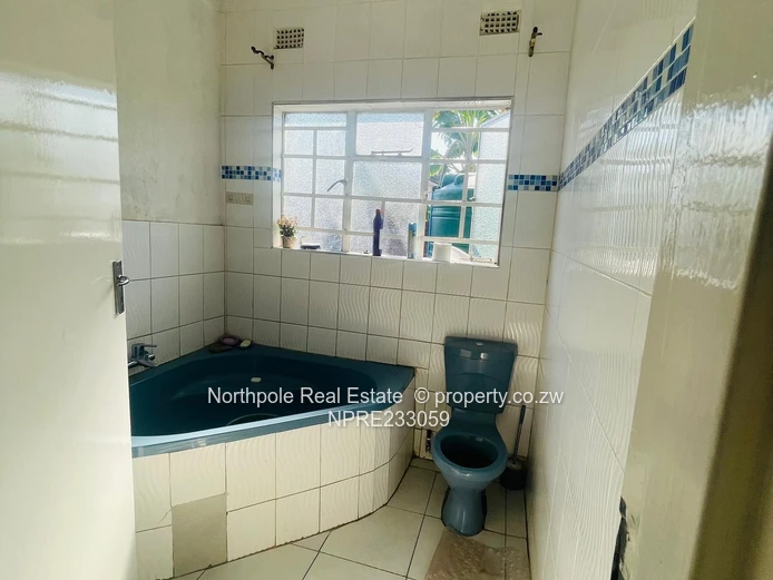 Old Bluffhill Garden Flat For Sale