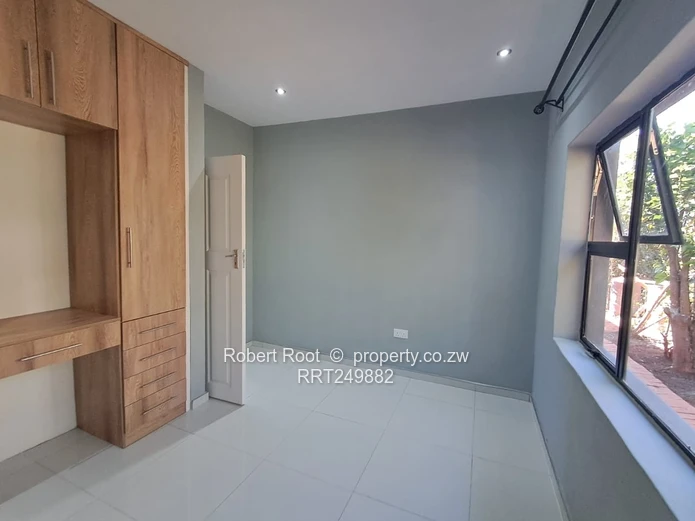 Neat newly buit 3 bed cottage