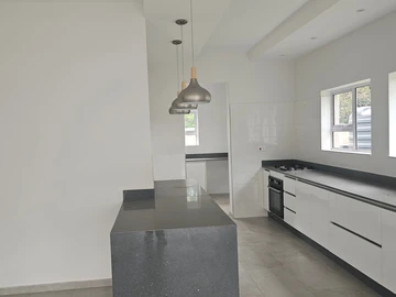 3 Bedroom Flat & Apartment