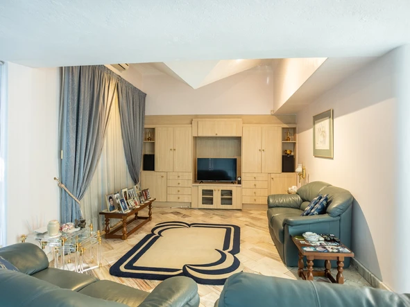 3 Bedroom Flat & Apartment