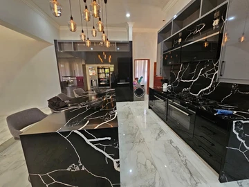 6 Bedroom House