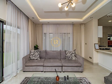 3 Bedroom Flat & Apartment